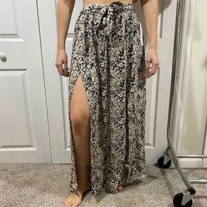 Patrons of Peace Floral Open legged Skirt size Medium, new with tags